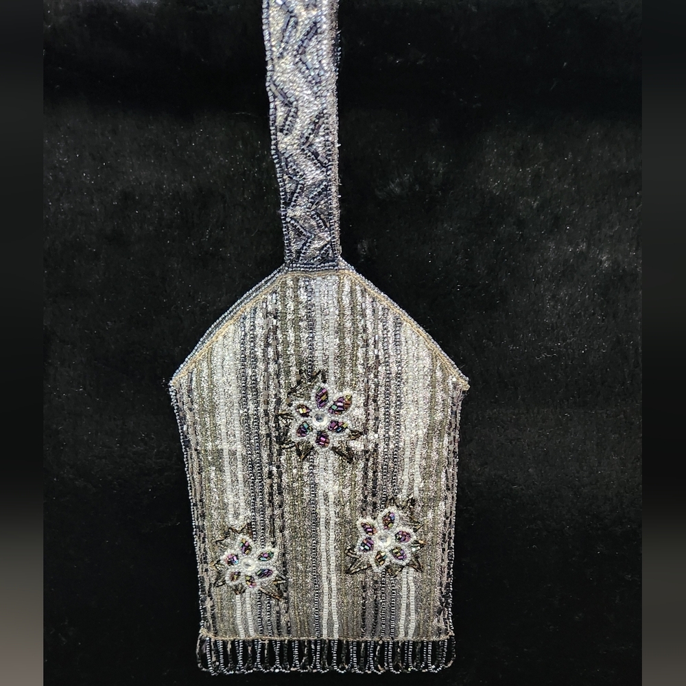 Elan Vintage Evening Hand Bag Silver, White, And Iridescent Black Glass Beads